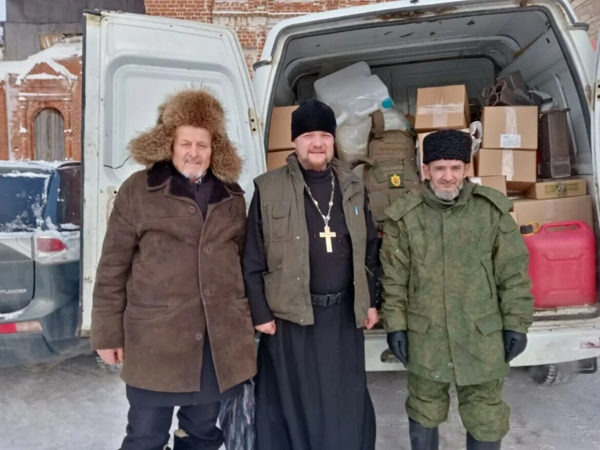 Фото солдат Омска сво. Фото со священником в зоне сво эфир Казань.