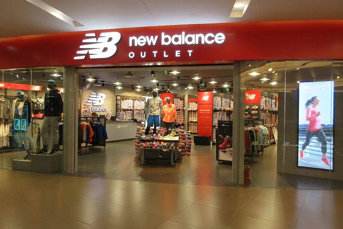 New Balance Outlet магазин. New Balance магазин. New Balance вывеска. New Balance фото магазинов.