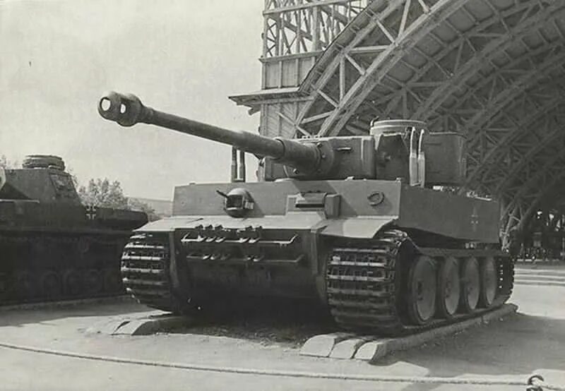 Танк тигр 1943 года. Танк тигр 1943. Танк тигр 1943 год. Немецкий танк тигр в 1943. Танк тигр в СССР.