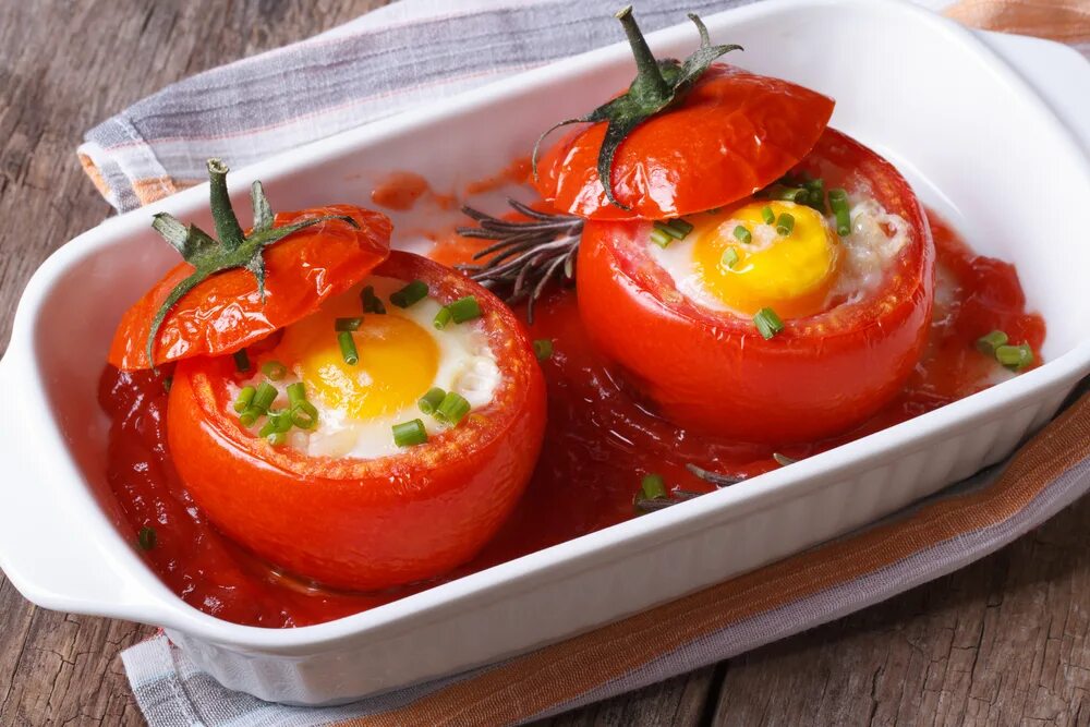 Рецепты со свежих помидор. Блюда из томатов. Красивые блюда. Необычные блюда. Блюдо из яиц и помидоров.