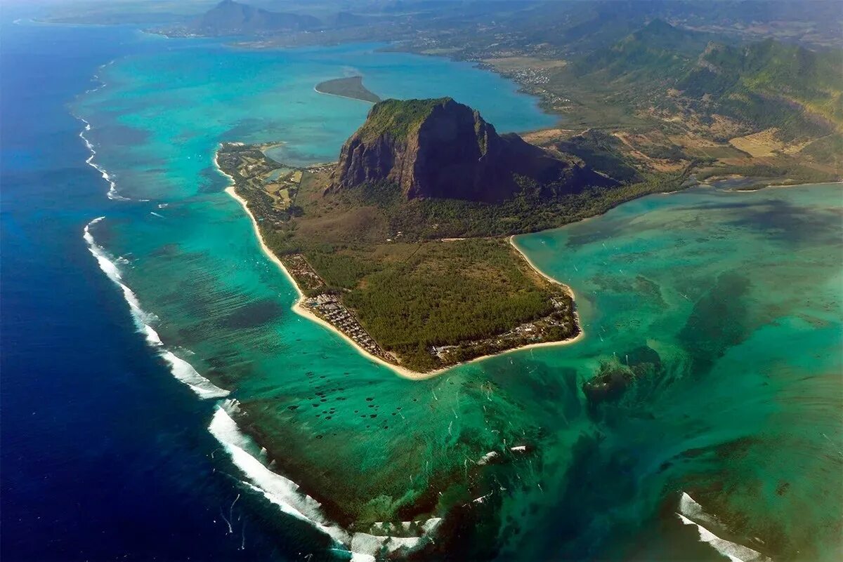 Леморн брабант маврикий. Ле-морн маврикий подводный водопад. Акватория индийского океана. Индийский океан на карте. Базаруто мозамбик.