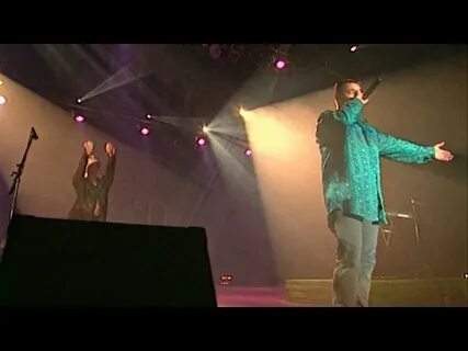 Руки вверх ты плачешь снова
