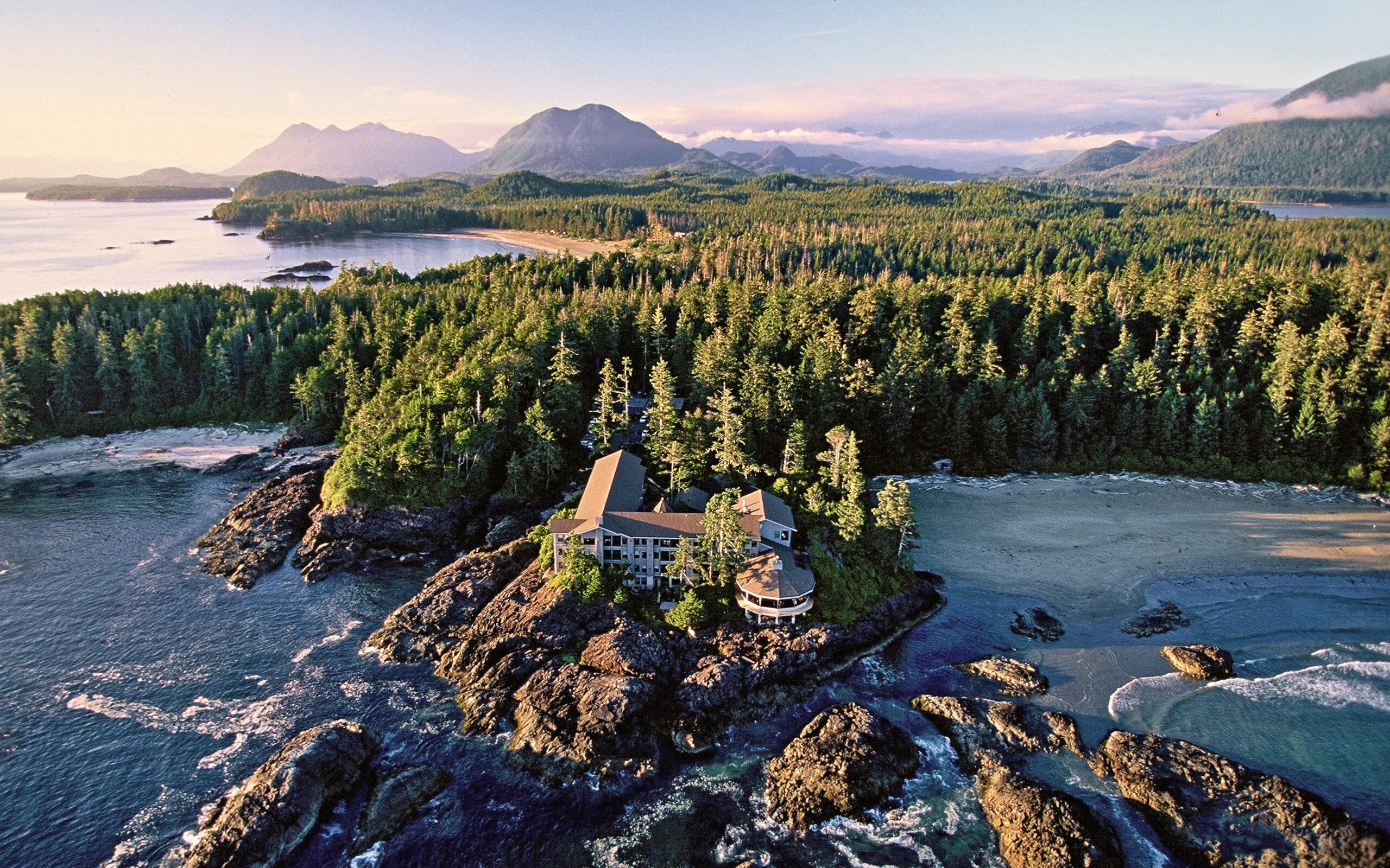 Береговая линия канады. Tofino, остров Ванкувер, Канада. Британская Колумбия остров Ванкувер. Британская Колумбия British Columbia Канада. Тофино Британская Колумбия.