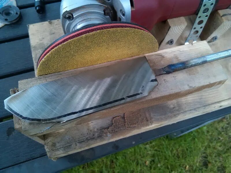 Ровные спуски на ноже. Спуски на ноже напильником. Точилка для ножей mini grinder. Приспособа для спусков на ноже болгаркой. Сделать спуски.