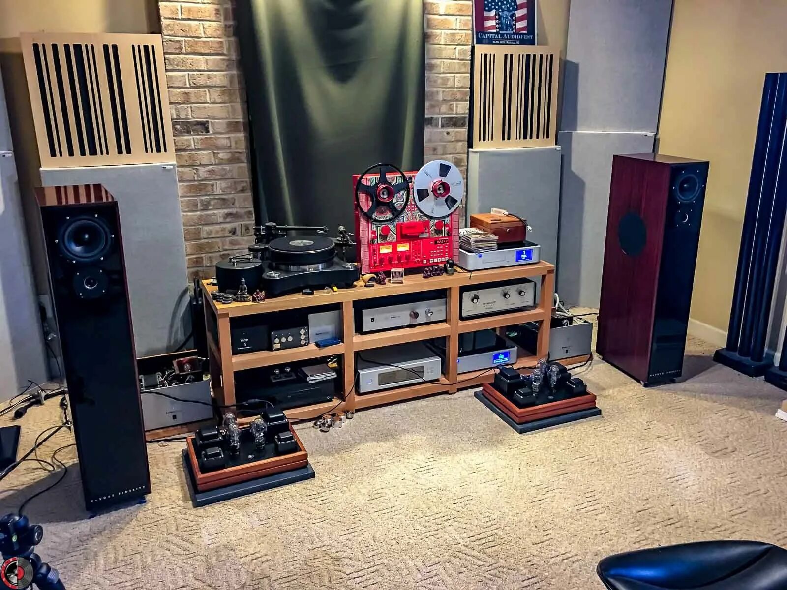 Комната аудиофила. Hi Fi комната. Hi end комната. Интерьер комнаты аудиофила. Room слушать