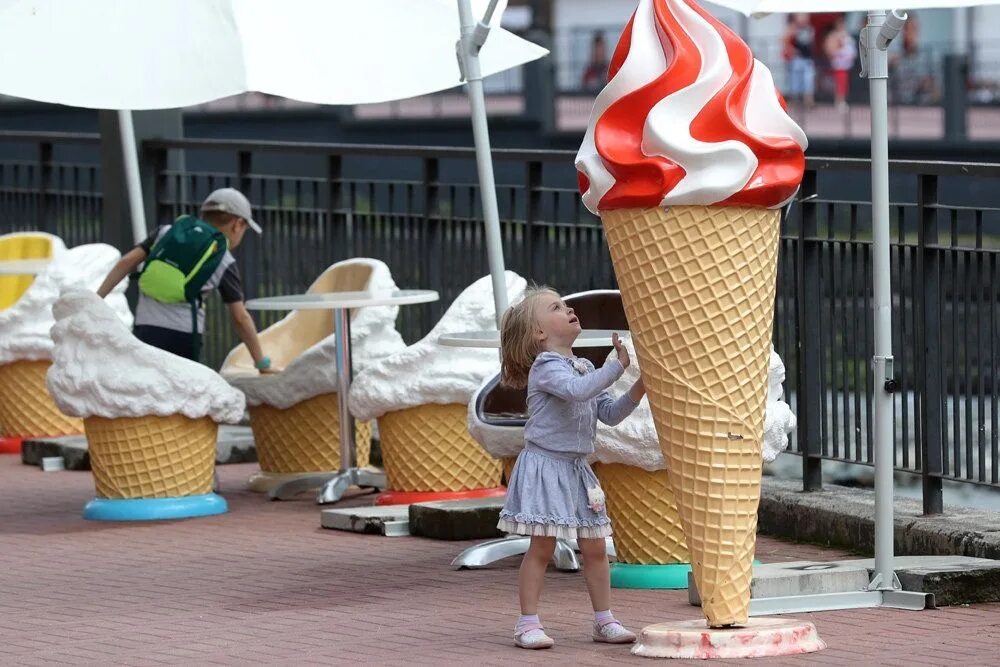 Удивить удивительный. Фестиваль мороженого парк Горького Казань. Праздник мороженого. Мягкое мороженое необычное. Огромное мороженое.