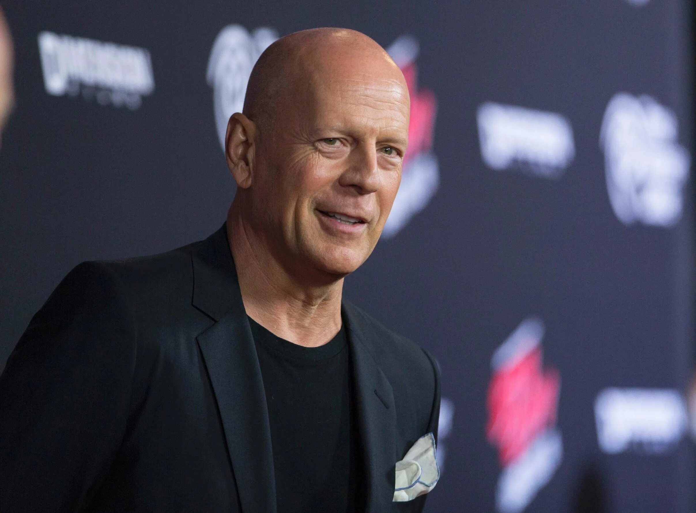 Брюс Уиллис. Брюс Уиллис фото. Брюс Уилис 2021. Bruce Willis сейчас. Брюс уиллис здоровье сейчас