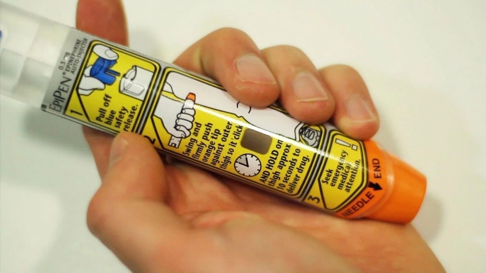 Эпи кю эпи бе. Шприц с адреналином epipen. эпинефрин шприц-ручка. шприц-ручку с адреналином epipen. эпипен шприц ручка.