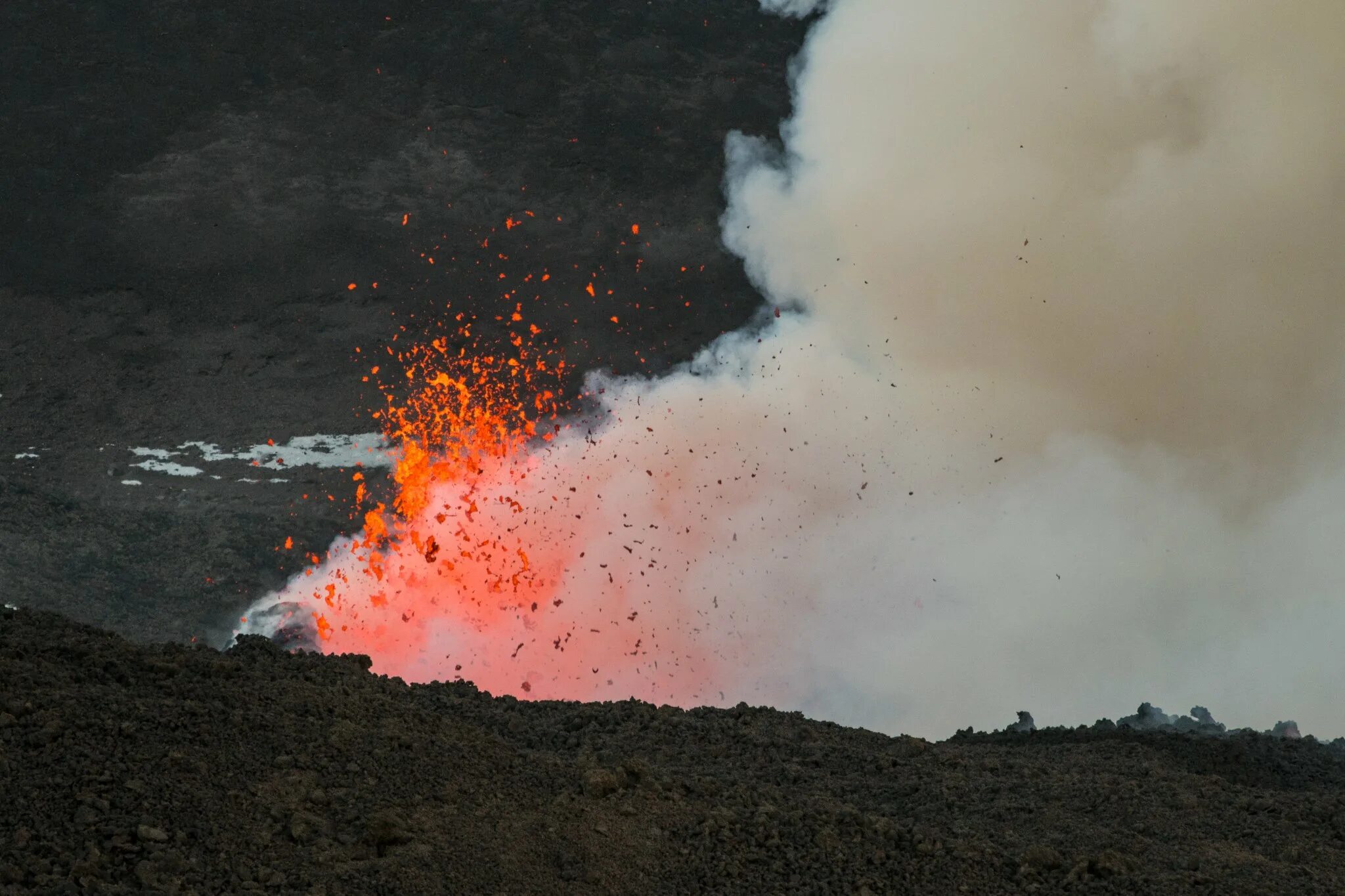 извержение вулкана на канарских островах. последние новости вулкана. извержение на канарских островах 2021. вулкан на канарских островах. остров ла пальма вулкан извержение.