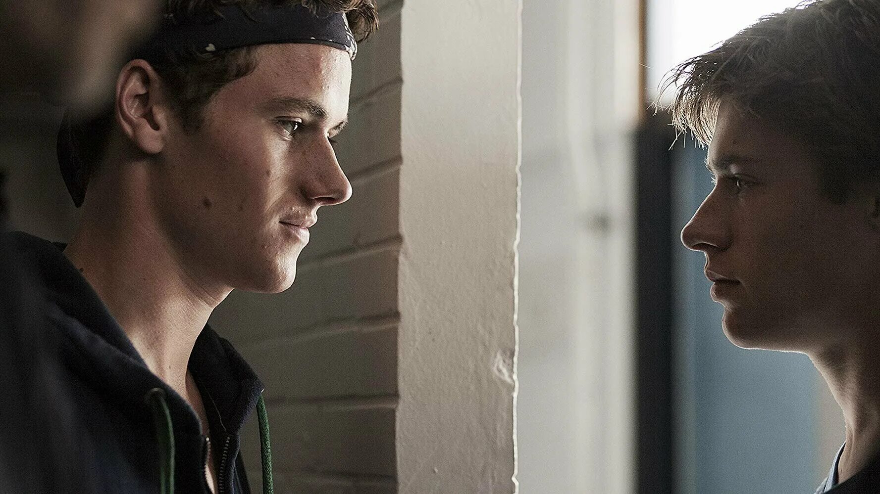 Ezra fieremans. крис эванс в фильме дневники няни. палмер фильм 2021 э. фильмы про геев+. фильм jongens 2014.