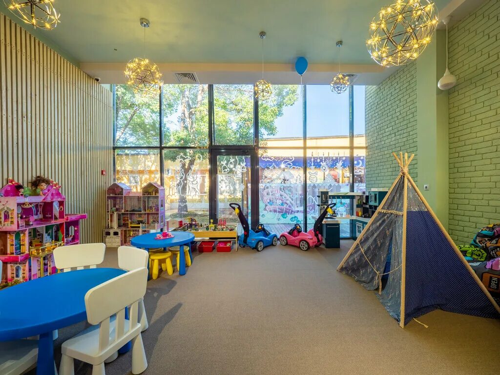 Утомленные солнцем ночной клуб сочи. Утомленные солнцем красная поляна отель 3. Утомленные солнцем отель красная поляна. Утомлённые солнцем сочи ресторан. Солнцем сочи ресторан.