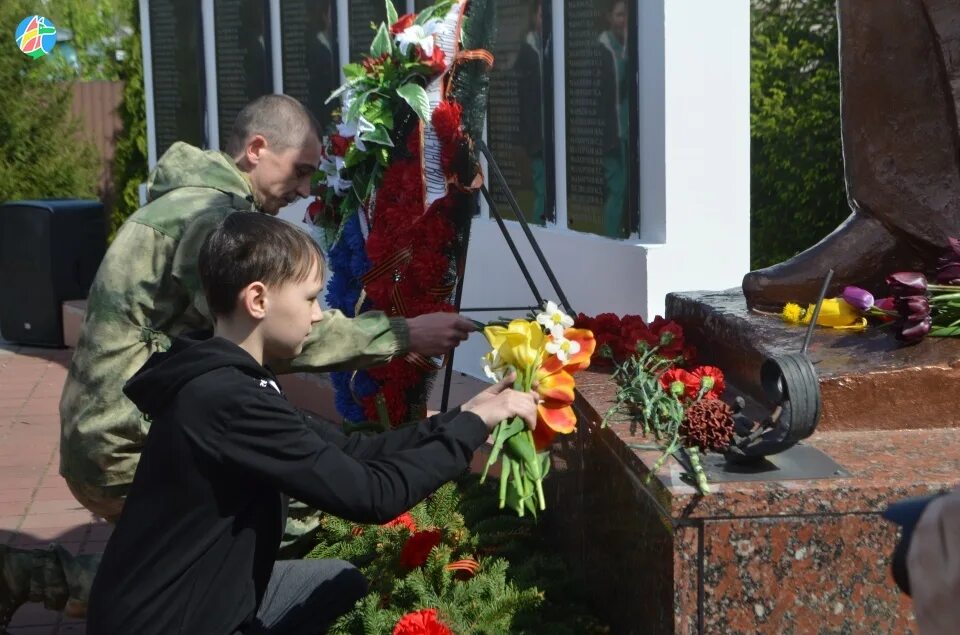 Памятник 9 мая. Мемориал землякам воинам погибшим. Памятники воинам Великой Отечественной войны. Памятник погибшим воинам в годы Великой Отечественной войны. Митинг 9 мая 2023 года