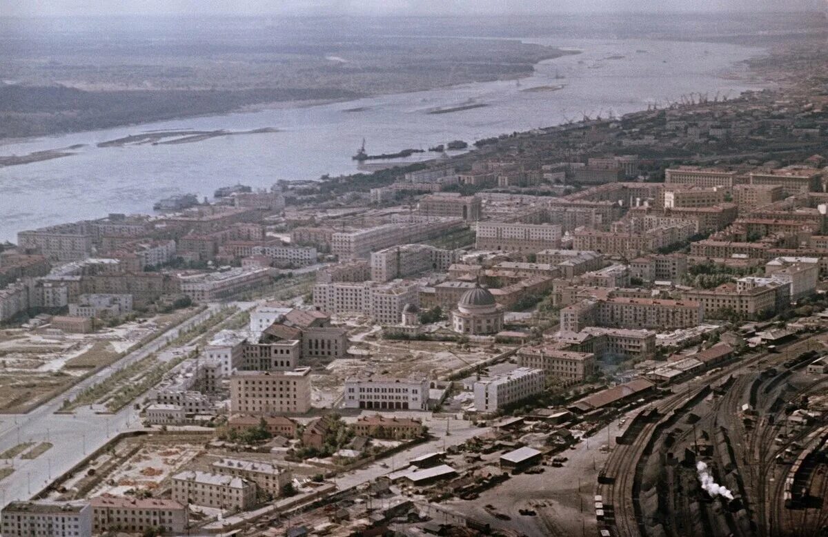Какие города были построены в ссср. Волгоград 80. Сталинград 1950. Волгоград 1960. Сталинград в Волгоград 1960.