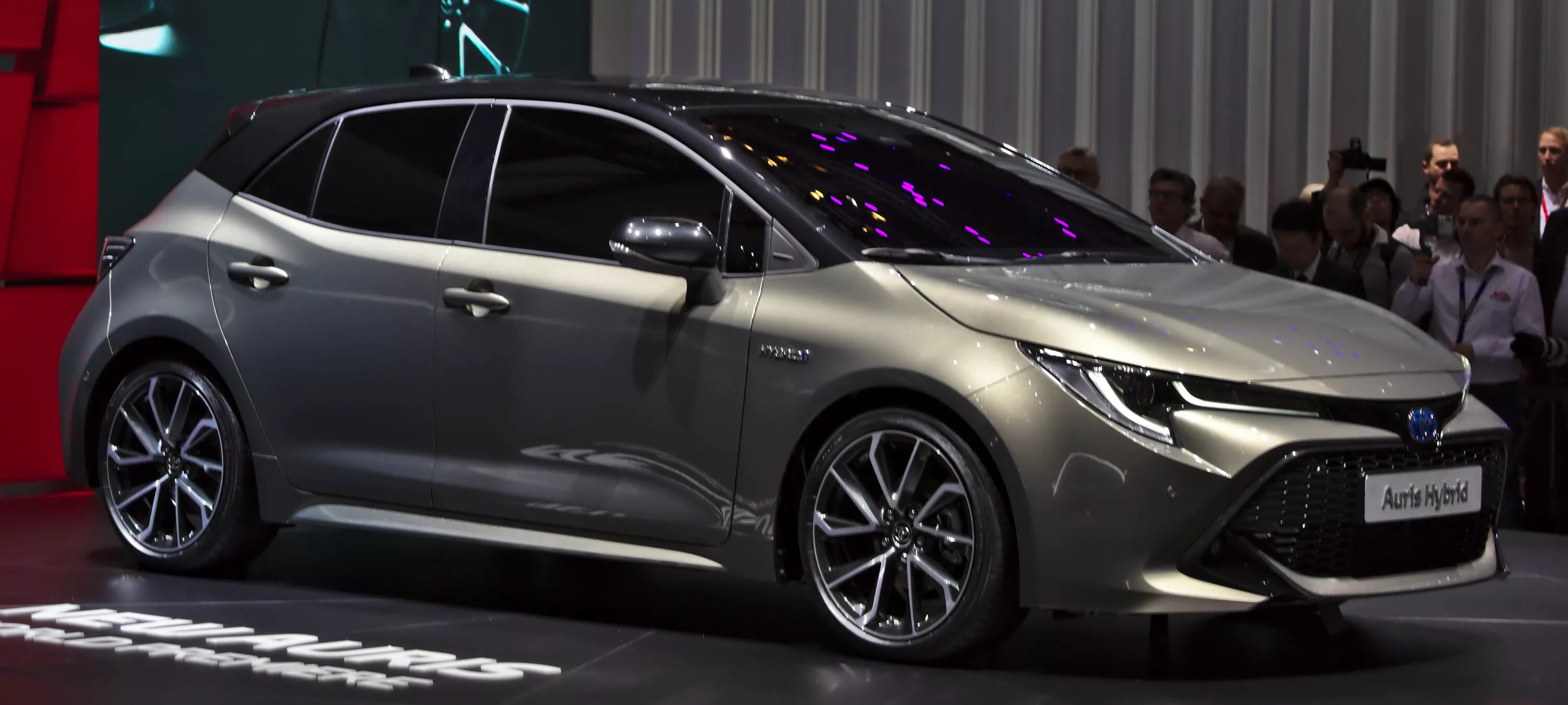 Аурис 2018 года. Тойота аурис 2018 фото. Toyota auris 2022. Аурис 2018 года. Тойота аурис гибрид 2018.