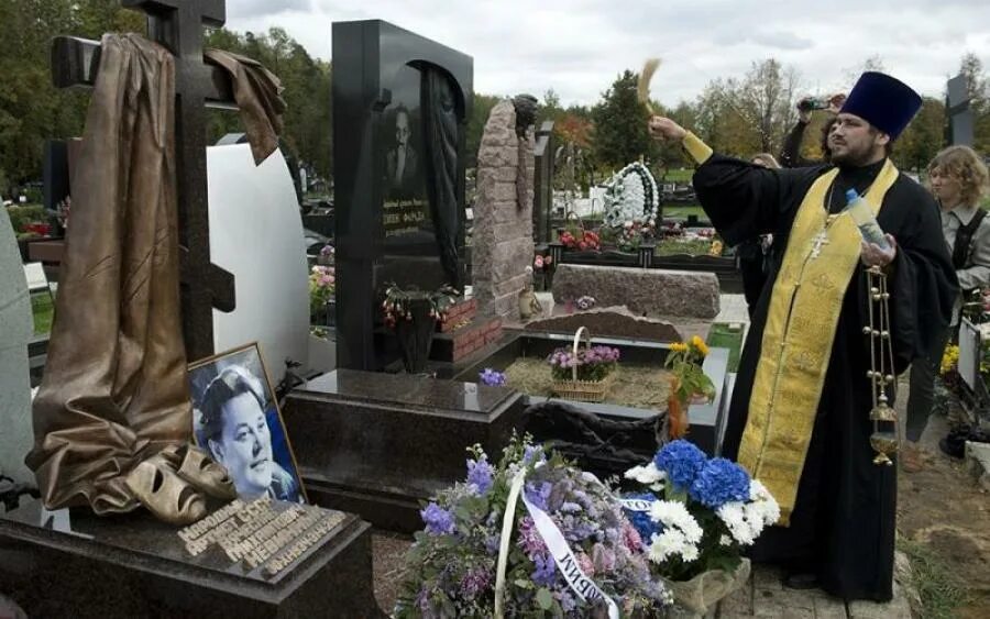 Троекуровское кладбище могилы. Могила невинный. Могила невинный. Могила невинный. Могила невинный.