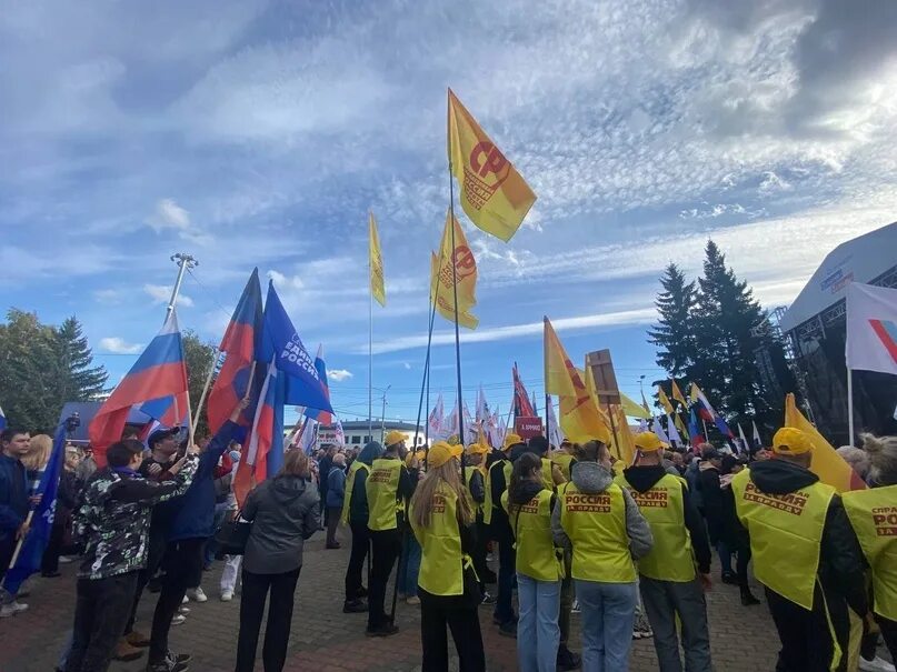 Митинг концерт мы вместе. Митинг в поддержку России. Российская Республика митинг. Митинг в красноярске