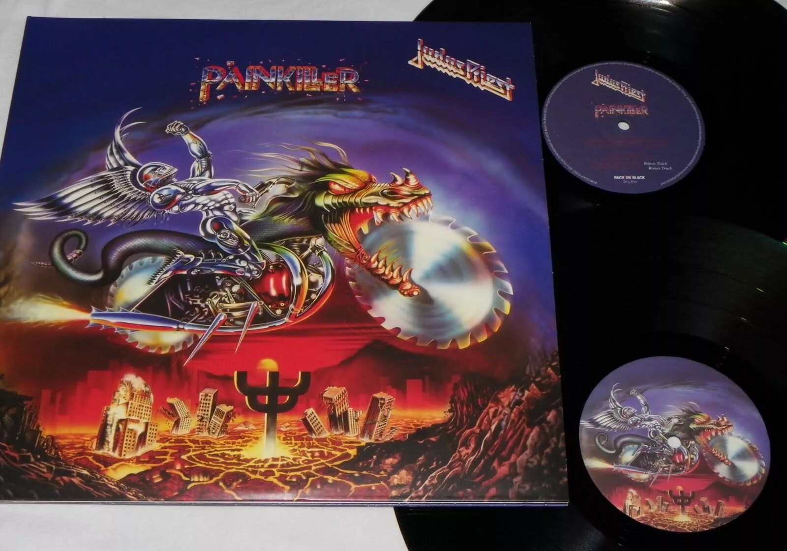 Judas Priest Painkiller 1990. Judas Priest Painkiller обложка. Judas Priest Painkiller 1990 Tour. Judas Priest 1990 Painkiller обложка альбома. Invincible shield judas priest альбомы