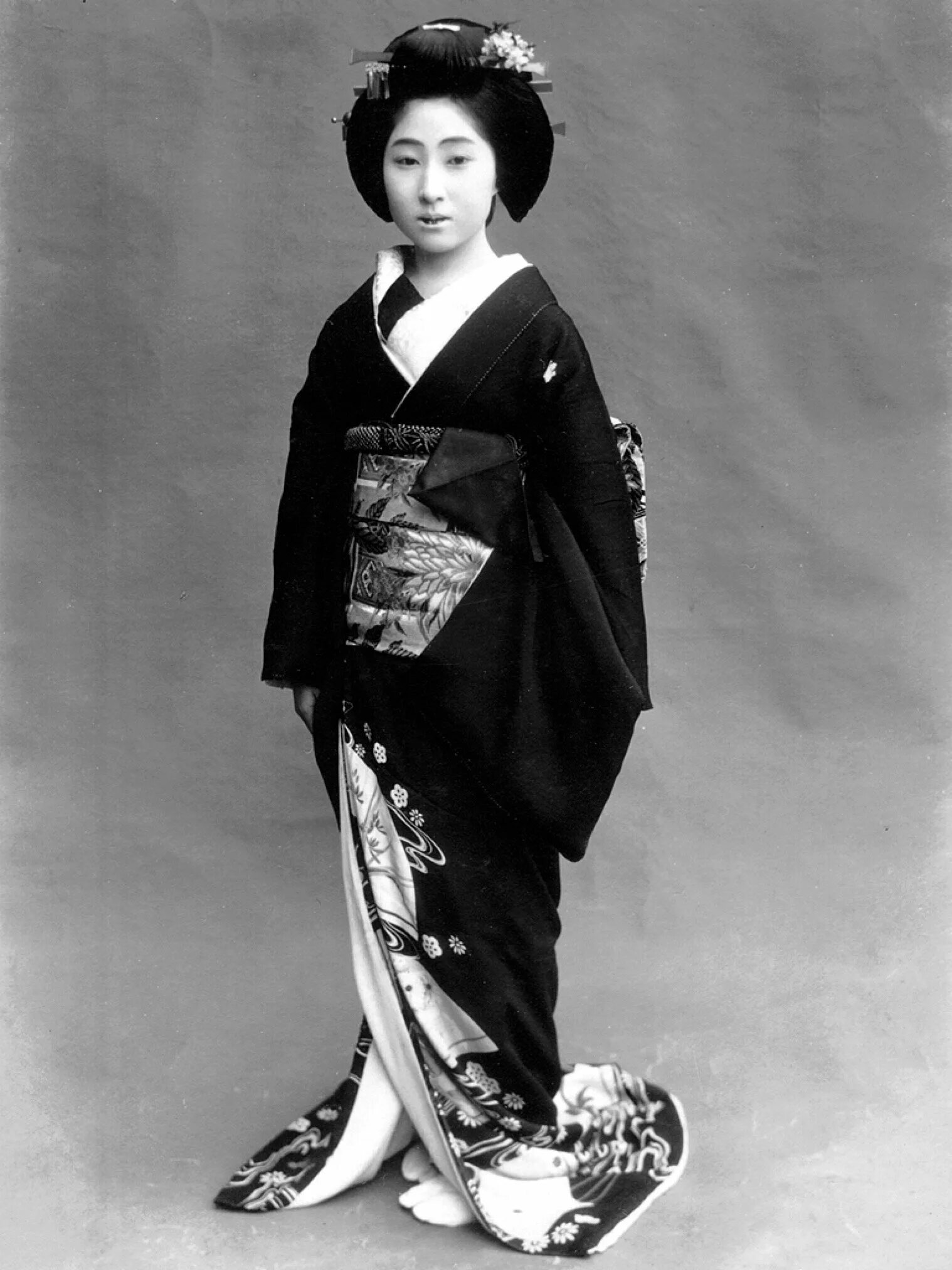 Япония кимоно 19 век. Японские кимоно эпохи Мэйдзи. Кимоно гейша 19 век. Гейши 20 века.