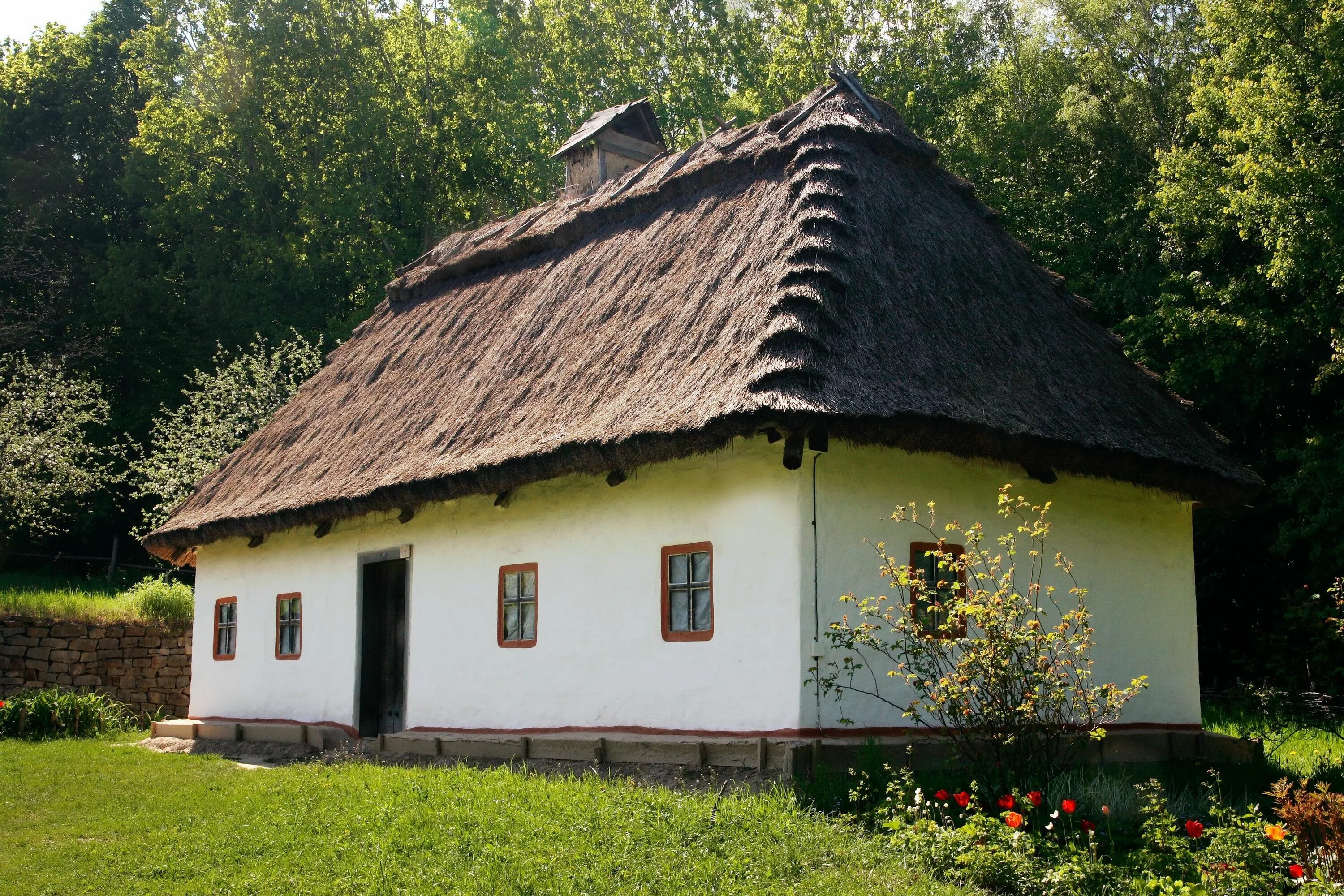 Хаты называют мазанками. Хата Мазанка Украина 17 век. Хаты мазанки в Украине в 17 веке. Традиционное жилище Мазанка Украина. Украинская хата Мазанка 17 века.