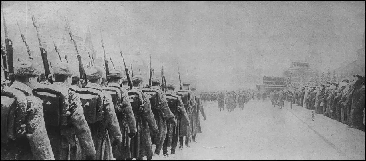 Парад 7 ноября 1941. Парад 7 ноября 1941 года в Москве на красной площади. Битва за Москву парад в Москве 7 ноября 1941 г. Ноябрьский парад в Москве 1941. Военный парад 1941 г