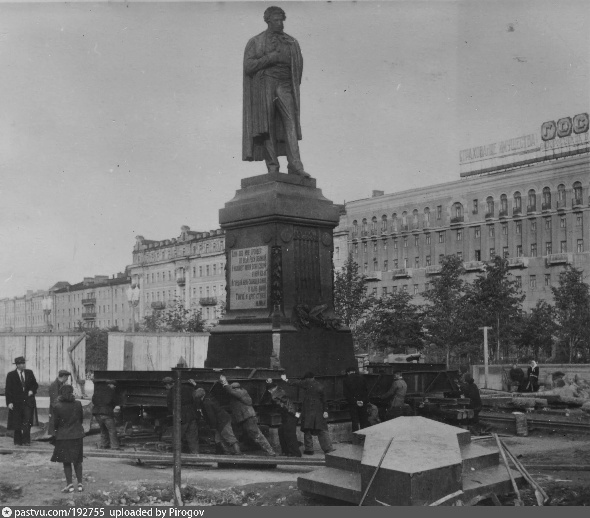 Страстная площадь. Перенос памятника Пушкину с Тверского бульвара. Памятник а. с. Пушкину (Москва, Пушкинская площадь). Страстной бульвар памятник Пушкину. Памятник Пушкину на страстном бульваре в Москве.