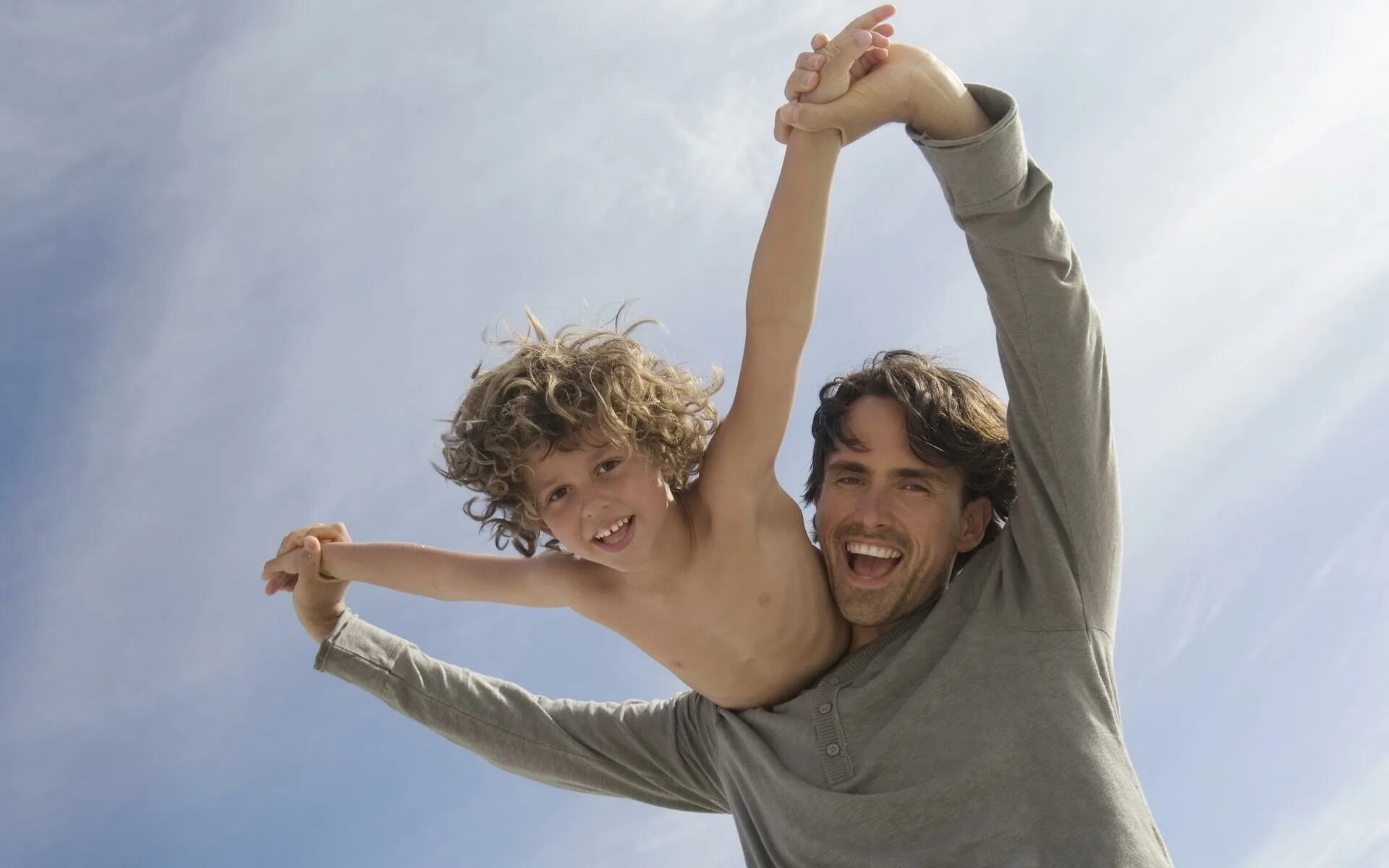 Сын наслаждения. Мать с сыном спят в кровати. Сын наслаждения. Фотосессия со взрослым сыном. Фотосессия папа и сын.