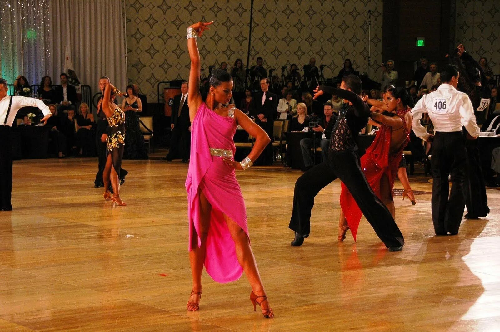 Что такое латины. Бальные танцы Румба. Самба спортивные бальные танцы. Соло Самба бальные танцы.
