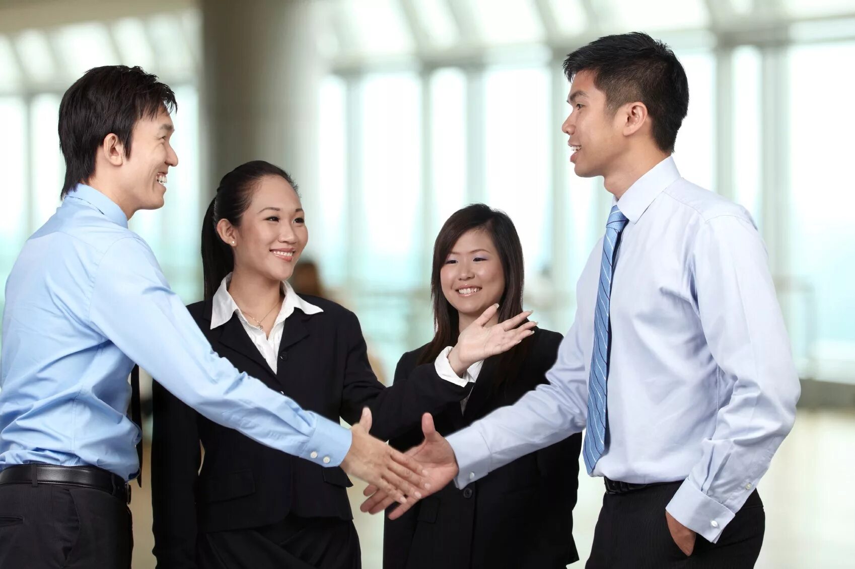 Работники иностранцы. Работники иностранцы. Иностранец в управлении. Иностранные сотрудники. Иностранец в управлении.