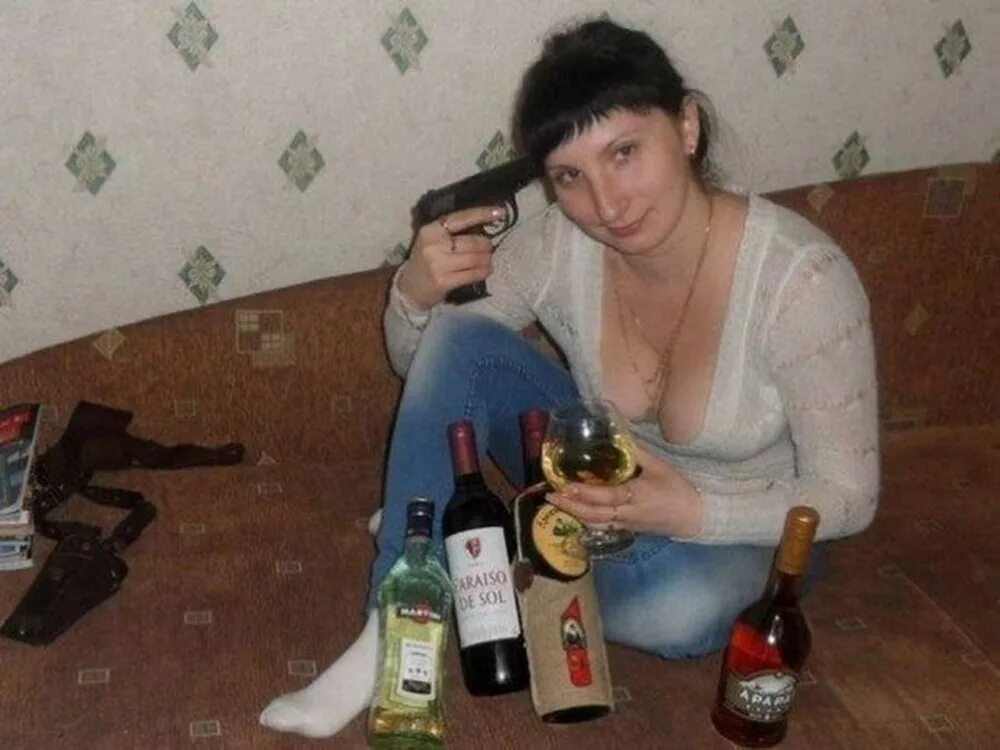 Сельский гламур дискотека. Деревня пьяные девки. Волосатые деревенские девушки. Пьяные деревенские девушки. Пьяные клубные девушки.