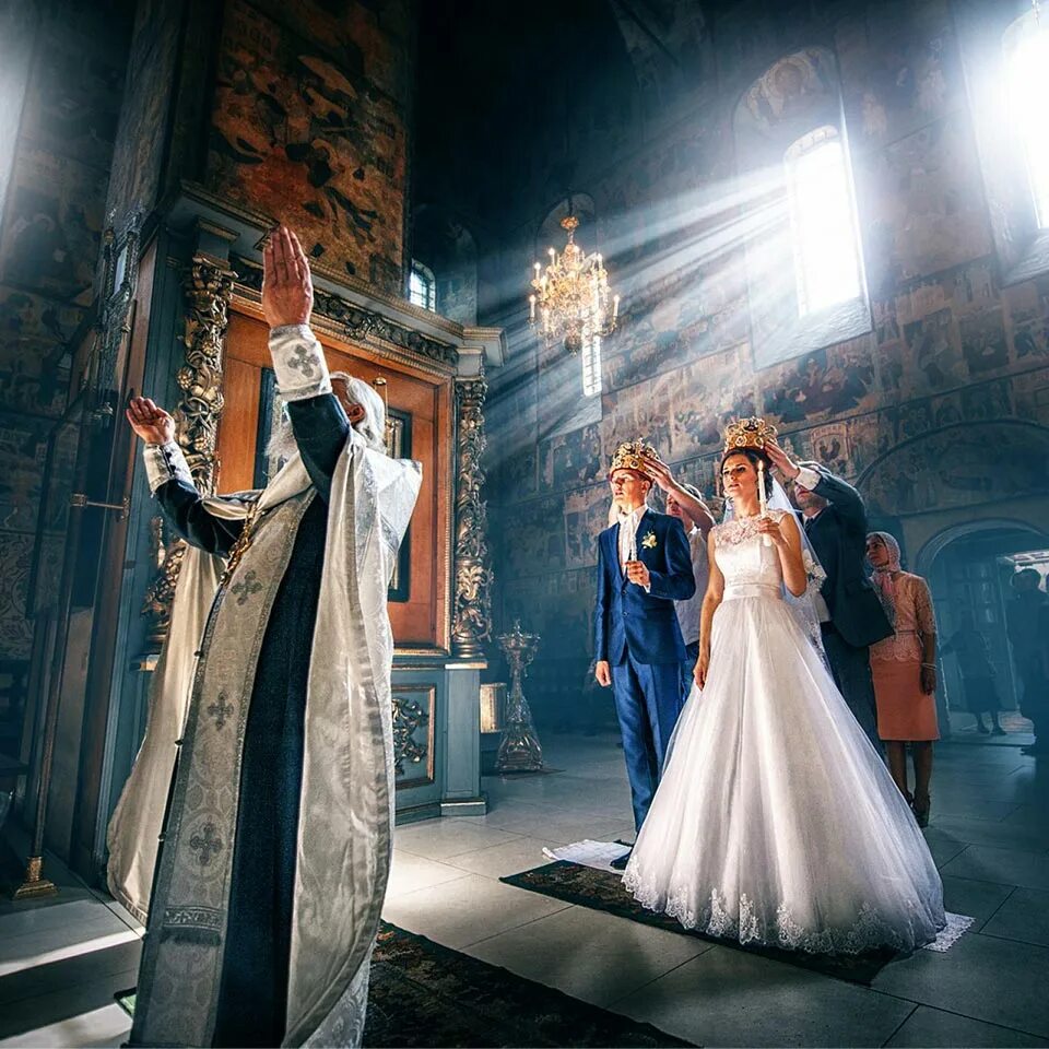 Брак мужчин в москве. Венчание. Венчание в церкви. Красивое венчание. Красивое венчание в церкви.