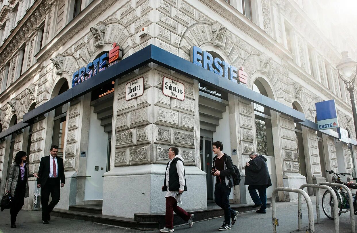 5 группа банка. Erste Bank Австрия. Ерсте банк Вена. Erste Bank в Черногории. Ffin Bank Wall.