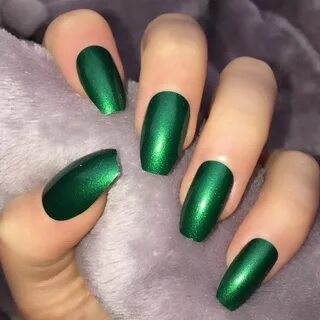Маникюр зеленый втирка
