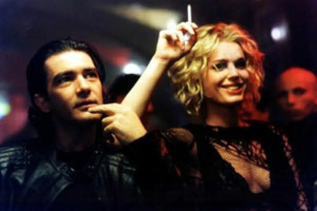 Роковая женщина / femme fatale (2002). Роковая женщина (femme fatale), 2002, режиссер - брайан де пальма. Роковая женщина 2002. Rebecca romijn роковая женщина. Роковая женщина трейлер.