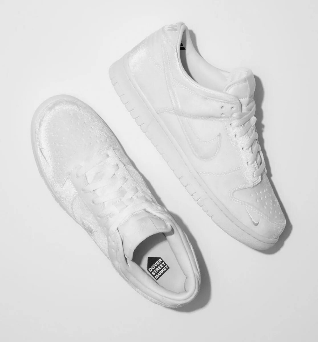 Бархатные найки. Nike Dunk Low Triple White. Nike SB Dunk Low Triple White. Nike Dunk Triple White. Nike Dunk Low Triple White мужские.