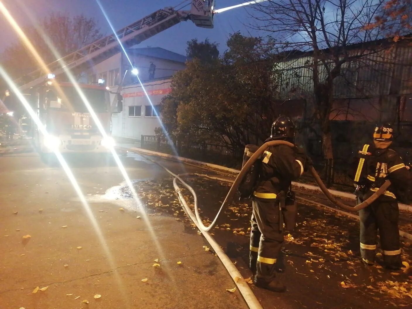 Пожар на Угрешке. Пожар на Угрешской. Пожар в Москве сейчас. Пожар в военкомате Москва.