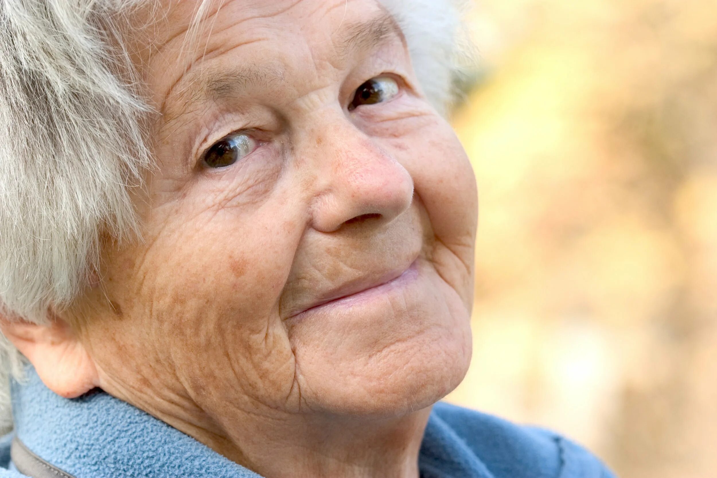 Real old women. Бабушка улыбается. Лицо бабушки. Улыбка пожилой. Портрет пожилой женщины.