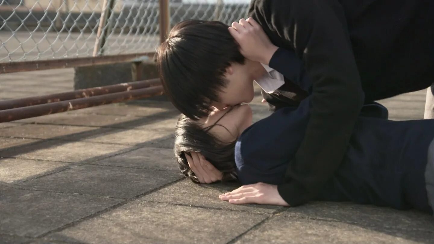 скрытая любовь сюжет