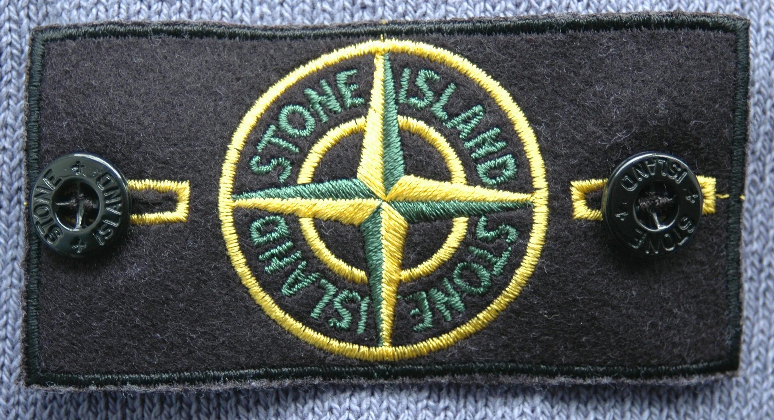 Нашивка стенеалнед. Нашивка стон Айленд. Шеврон Stone Island. Нашивка Стоун Исланд.