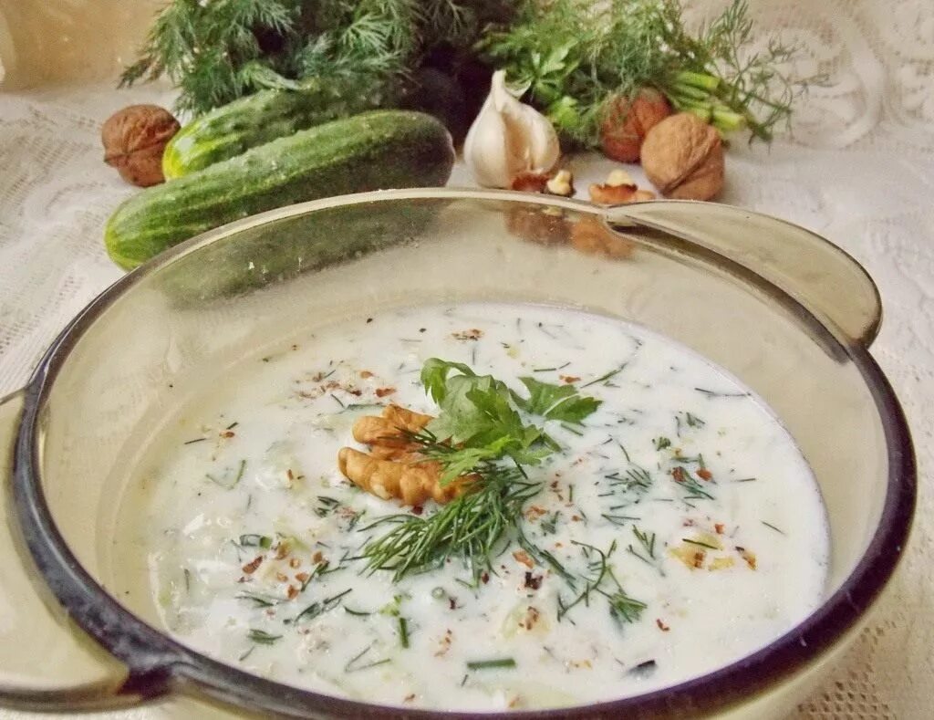 Таратор болгарский. Болгарская кухня таратор. Таратор суп. Холодный суп таратор. Таратор классический рецепт болгарский.