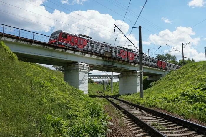 Железнодорожный путепровод мост. Эстакадный Железнодорожный мост. Павелецкий путепровод. ЖД путепровод над железной дорогой. Эстакада поезда