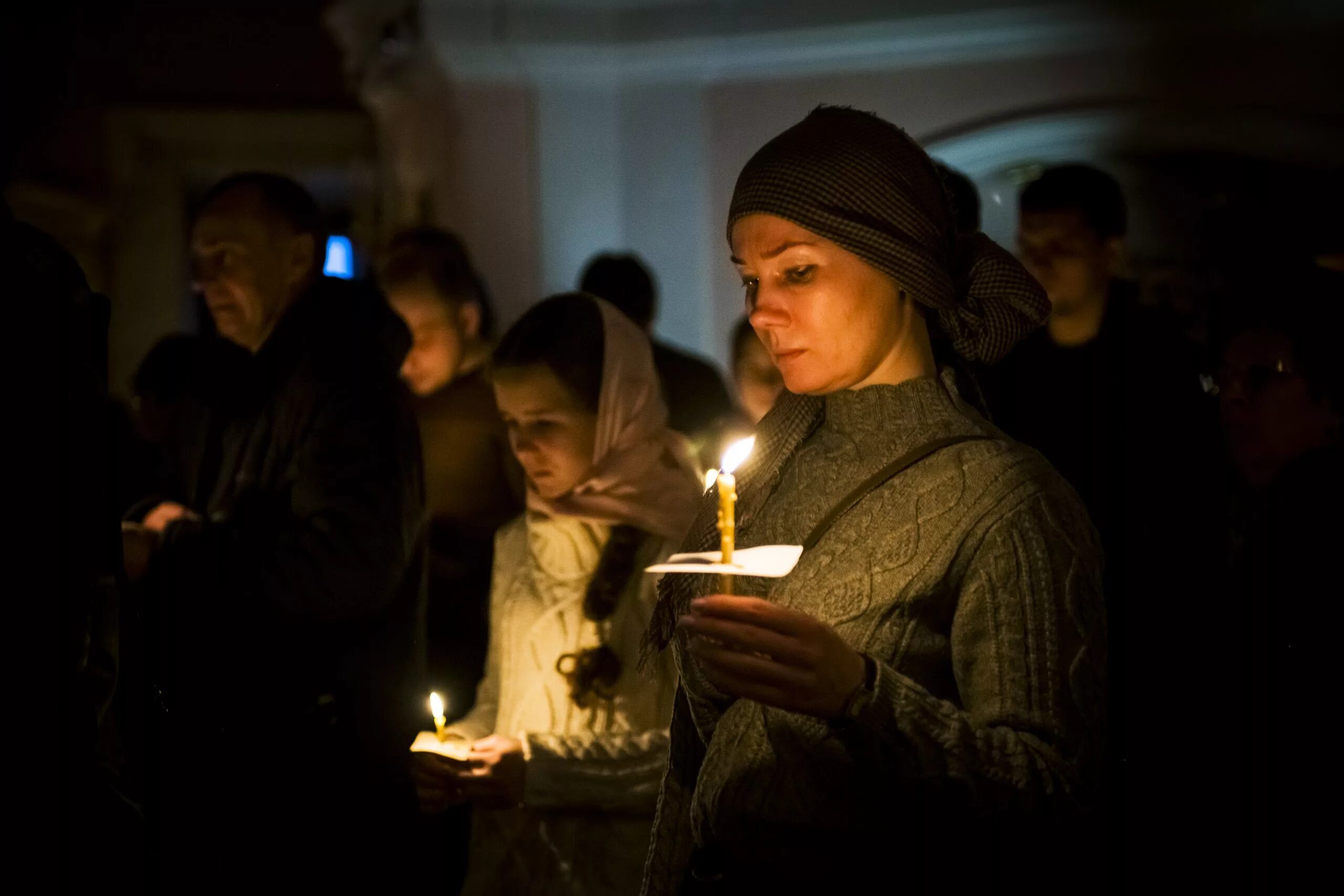 Вечерние молитвы во время великого поста читать. Покаяние Ефрема Сирина молитвенное. Молитва в храме. Пост и покаяние. Великий пост в храме.