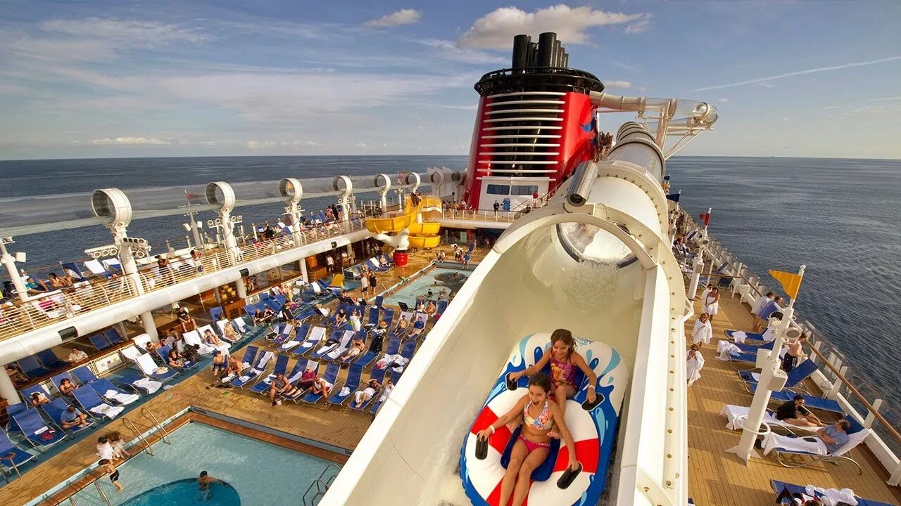 Морские развлечения. Disney Cruise line лайнеры. Круизный лайнер Уолт Дисней. Круизный лайнер Disney Fantasy. Дисней круиз Флорида.