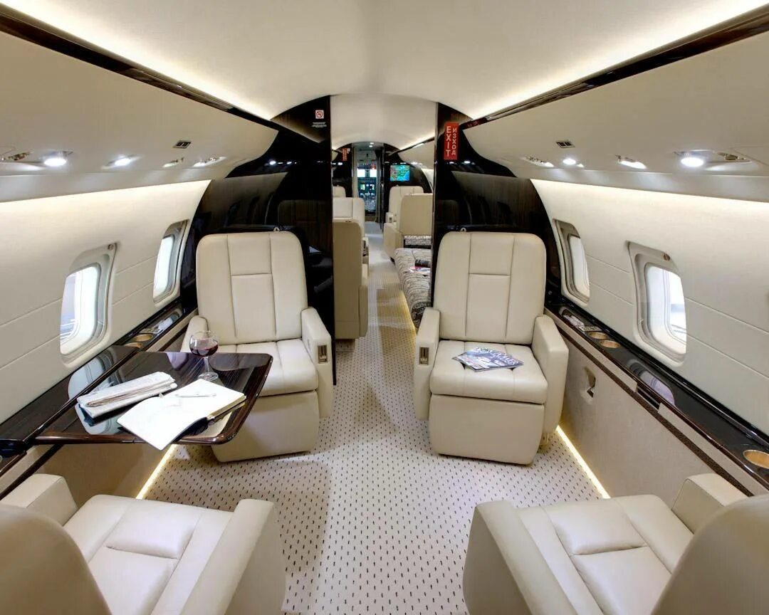 Джет купить самолет. Бизнес Джет Challenger 850. Самолет Bombardier Challenger 850. Bombardier Challenger 850 салон. Bombardier Challenger 850 Interior.