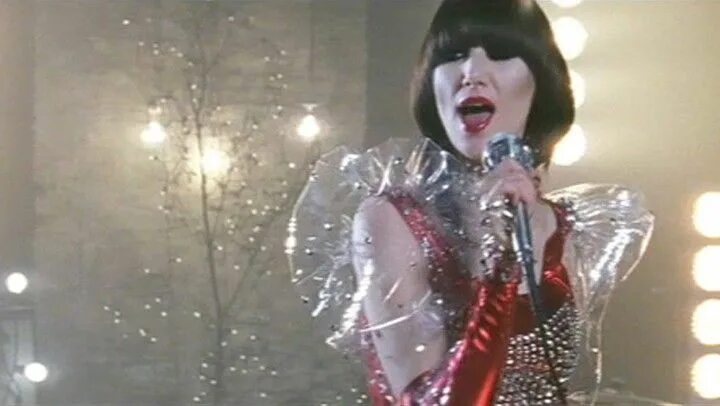 Rolling heads песня. Yeah yeah yeahs клип.