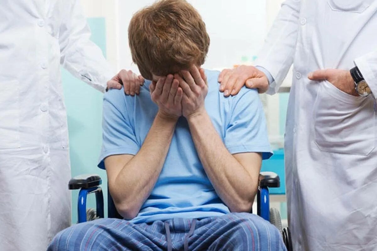 Диагноз врача. Врача человеку плохо. Врача человеку плохо. Врач и пациент. Врача человеку плохо.