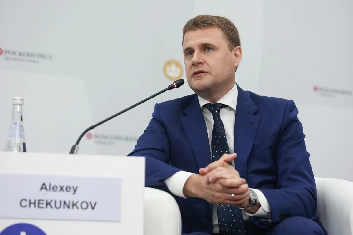Министр арктики чекунков. Чекунков министр по развитию. Чекунков министр по развитию. Чекунков министр по развитию. Чекунков министр по развитию.