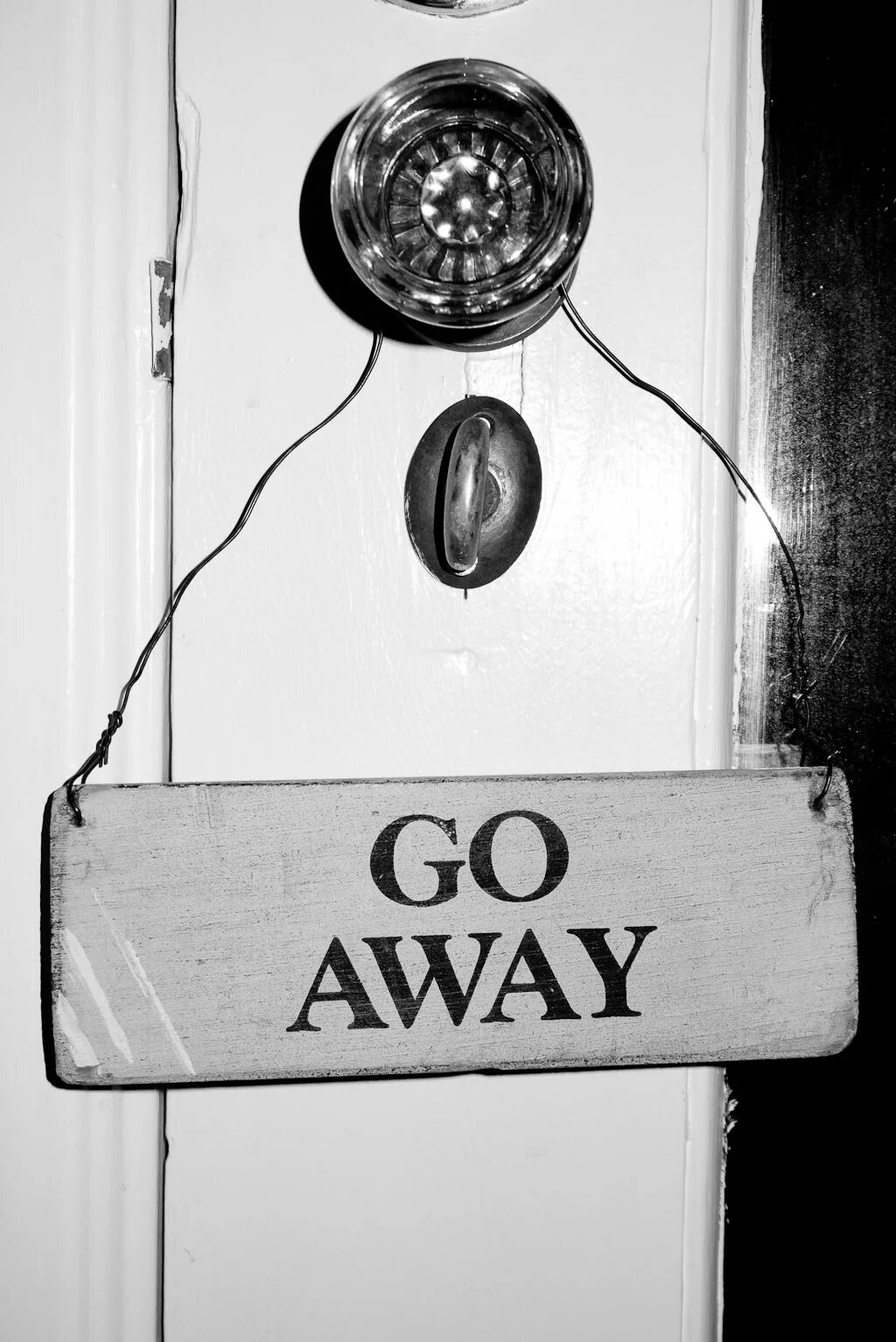 Go away аватарка. Обои go away. Go away картинка на телефон. Gone away картинка. Leaving go away