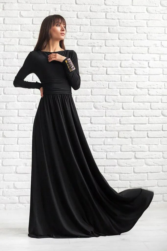 Длинные платья купить спб. Длинное платье. Черное длинное платье. Лолитное черное платье. Длинные платья в пол с рукавами.