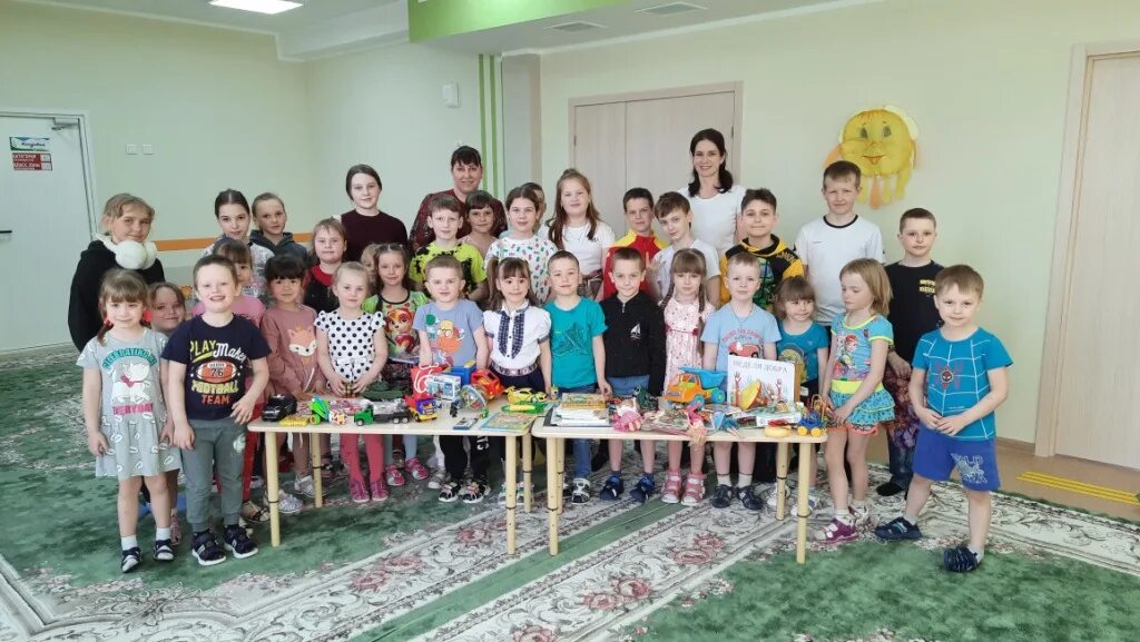 Школа и детский сад. Группа детей и один. Школа в Приморске в 2022 году б 4 класс. Детский сад №1 Качканар.