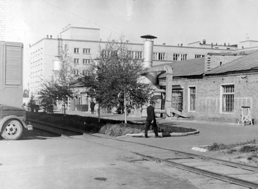 Радиозавод Иркутск. Иркутск завод СССР радиозавод. Радиозавод Кыштым. Радиозавод город Александров. Старый заводской телефон